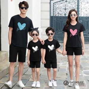 Đồng phục gia đình in hình trái tim màu đen