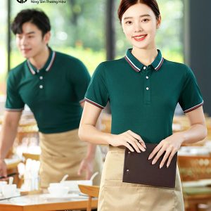 Áo đồng phục nhà hàng màu xanh lá cây cổ phối bo dệt GUN1980083
