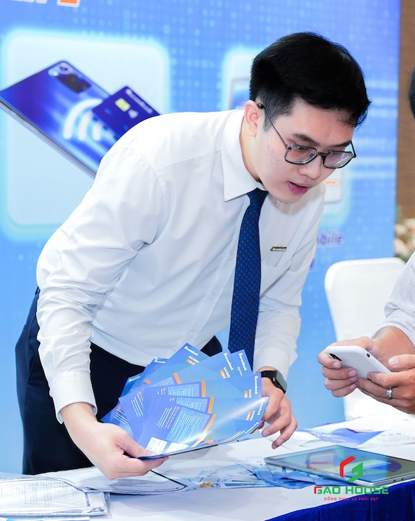 Áo sơ mi đồng phục ngân hàng Sacombank