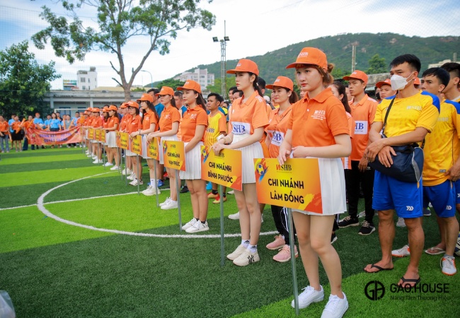 đặt may áo thun đồng phục ngân hàng shb