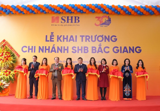 đồng phục áo dài ngân hàng shb