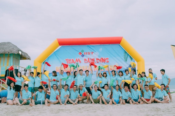 Áo thun cổ tròn trẻ trung và năng động