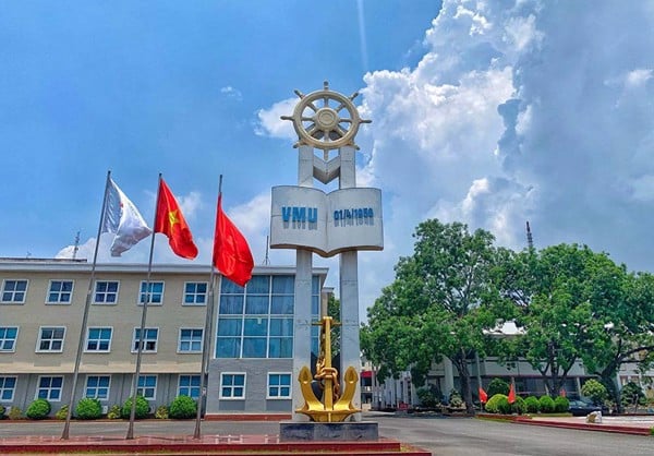 Đồng phục Đại học Hàng Hải Việt Nam