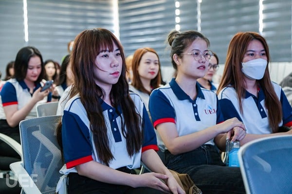 Đồng phục UEF - Đại học Kinh tế Tài Chính HCM