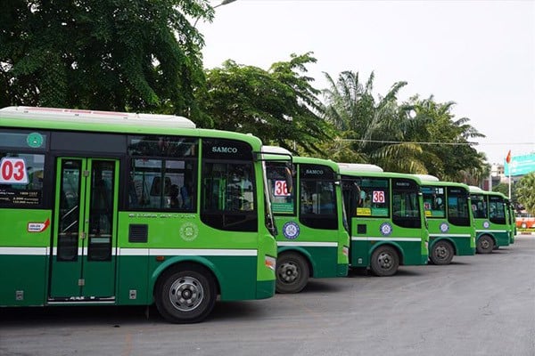 Sử dụng xe bus công cộng để đến với Đầm Sen Park