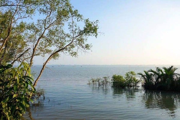 Khu du lịch sinh thái Hồ Bể