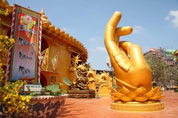Tham quan chùa và các bức tiện tại Suối Tiên