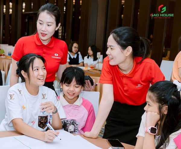 May áo đồng phục ngân hàng Techcombank