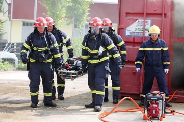 Đồng phục bảo hộ lao động của nhân viên cứu hỏa