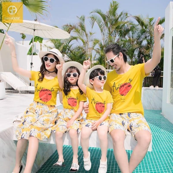 áo gia đình đi biển 4 người màu vàng