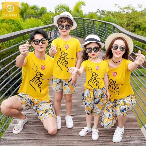 áo thun gia đình 4 người màu vàng