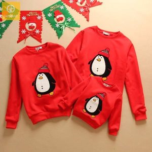 Áo gia đình Noel dáng sweater in hình chim cánh cụt GF1824112