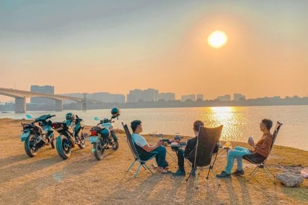 cắm trại chân cầu vĩnh tuy