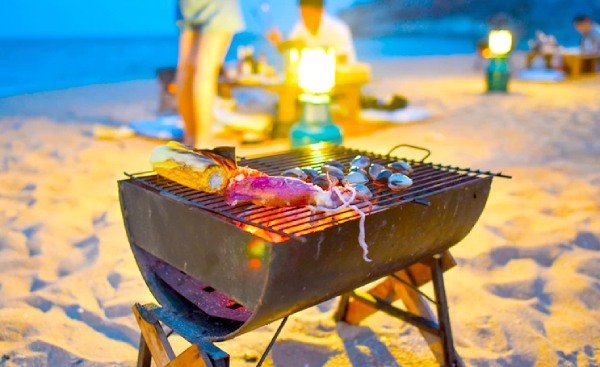 Thưởng thức BBQ biển tại KDL Ngọc Xương