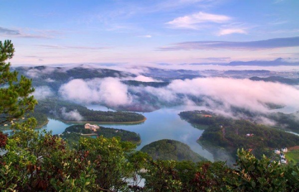 Khu du lịch Hồ Tuyền Lâm