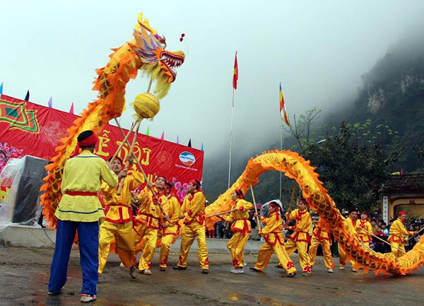 Tham gia lễ hội hấp dẫn tại Sùng Khánh
