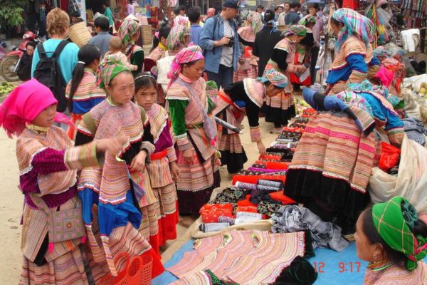 Chợ phiên Sapa