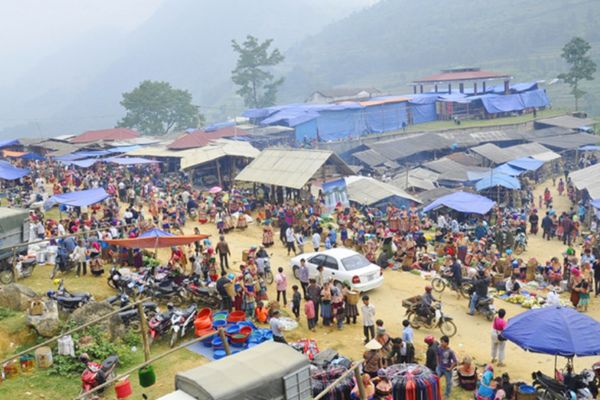 Chợ phiên Sapa