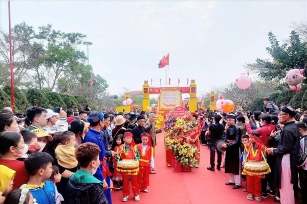 Động Tiên Phi