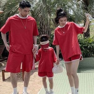 Áo gia đình màu đỏ phong cách thể thao
