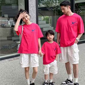 Đồng phục gia đình màu hồng Nike
