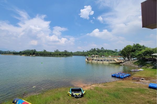 hồ thác bà có bao nhiêu hòn đảo