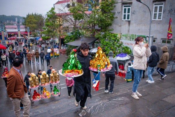 đền bà chúa kho