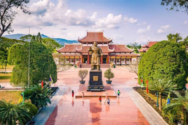 Đền Quang Trung hào hùng