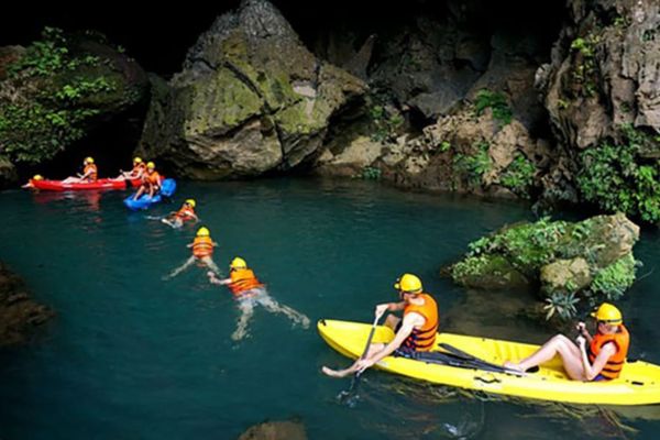 du lịch hang tối