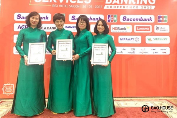 đồng phục áo dài ngân hàng vietcombank