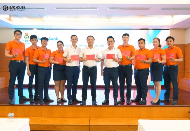 đồng phục nam sacombank