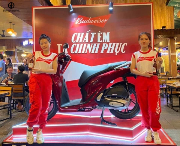 hình in logo đồng phục bia budweiser