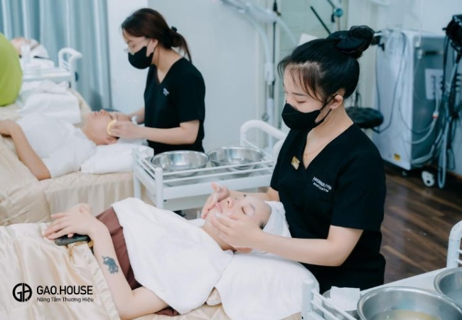 may đồng phục spa