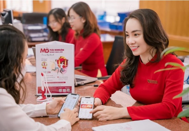 thêu logo đồng phục agribank