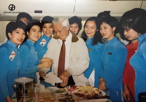 đồng phục tiếp viên vietnam airlines cũ