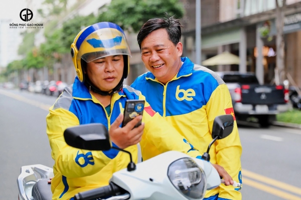 hình in logo đồng phục bee
