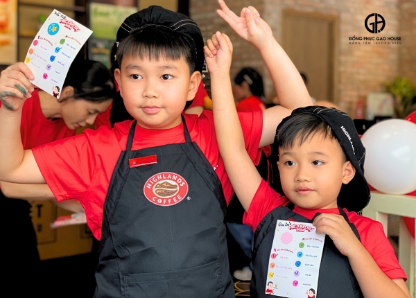 hình in logo đồng phục highland coffee