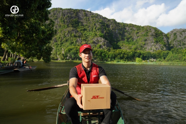 hình in logo đồng phục J&T