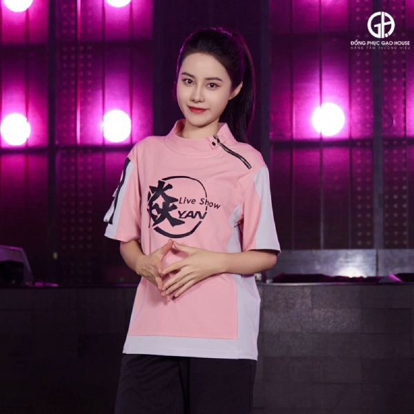 hình in logo đồng phục karaoke