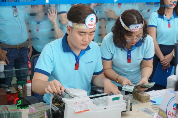 In áo đồng phục ngân hàng Vietinbank