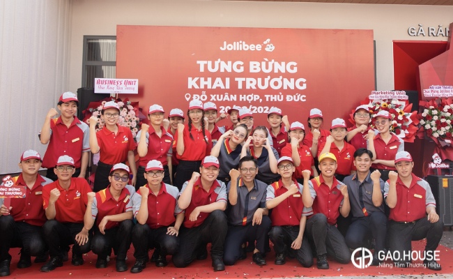 áo đồng phục của jollibee
