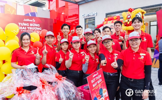 đặt may áo thun đồng phục jollibee