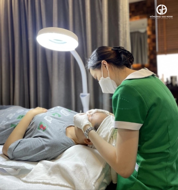 đồng phục nhân viên hasaki điều dưỡng, spa