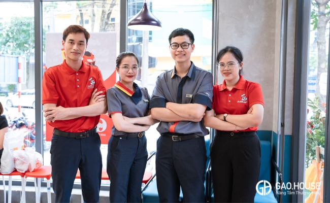 in đồng phục jollibee