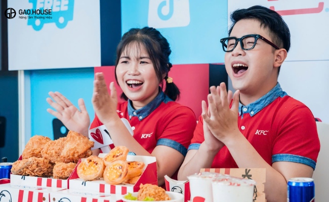 mẫu áo đồng phục doanh nghiệp kfc