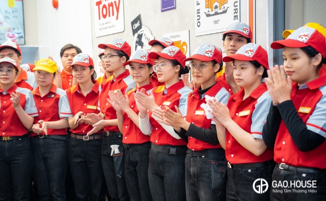 mẫu đồng phục jollibee