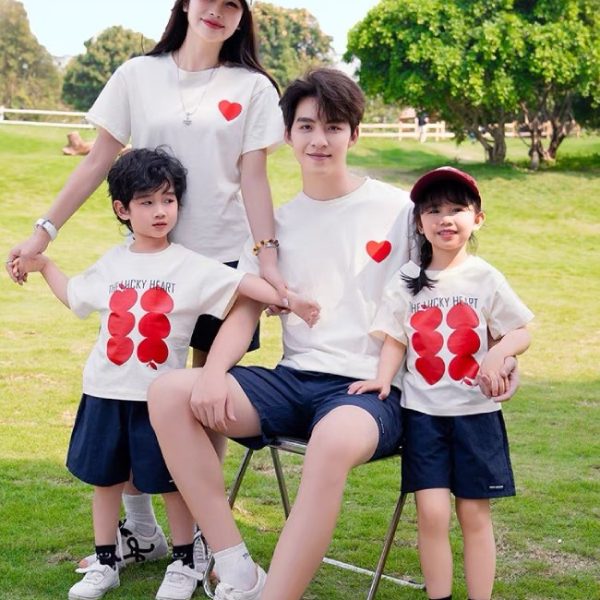 Đồng phục gia đình mùa hè có khuyến mãi