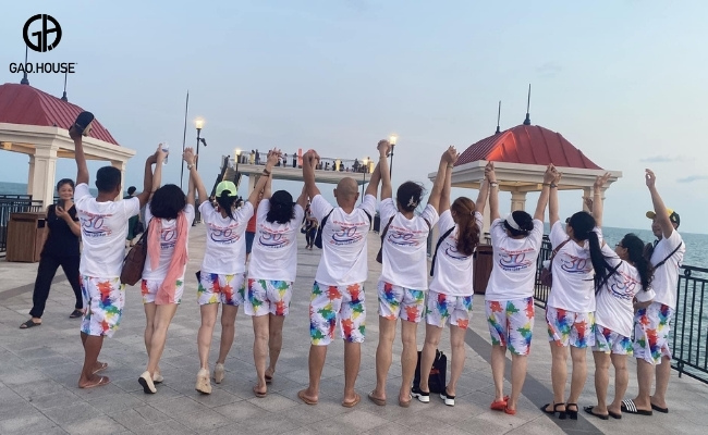 Áo đồng phục công ty đi biển gọn nhẹ tiện di chuyển
