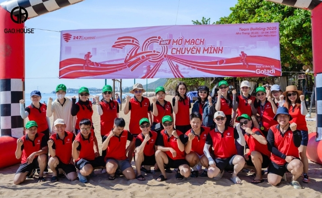 Áo đồng phục đi biển công ty phối màu tinh tế