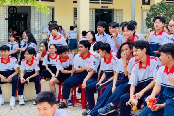 Áo đồng phục thể dục của trường THPT Lê Minh Xuân